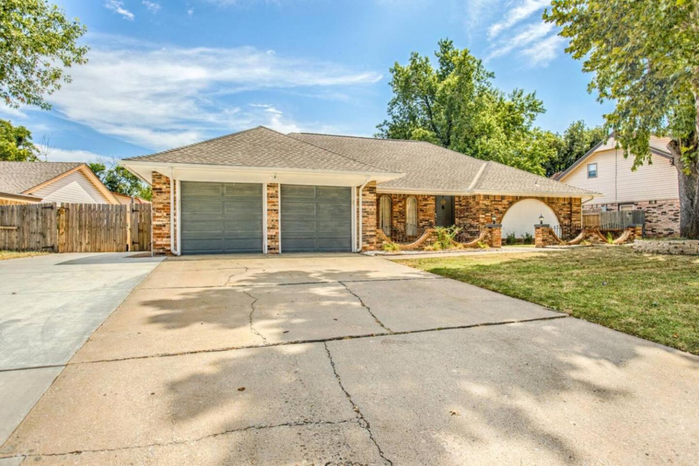 New Hummingbird Haven - Nw Okc, Billiards, Firepit Villa Oklahoma City Eksteriør bilde