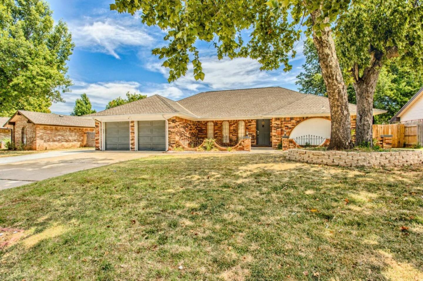 New Hummingbird Haven - Nw Okc, Billiards, Firepit Villa Oklahoma City Eksteriør bilde