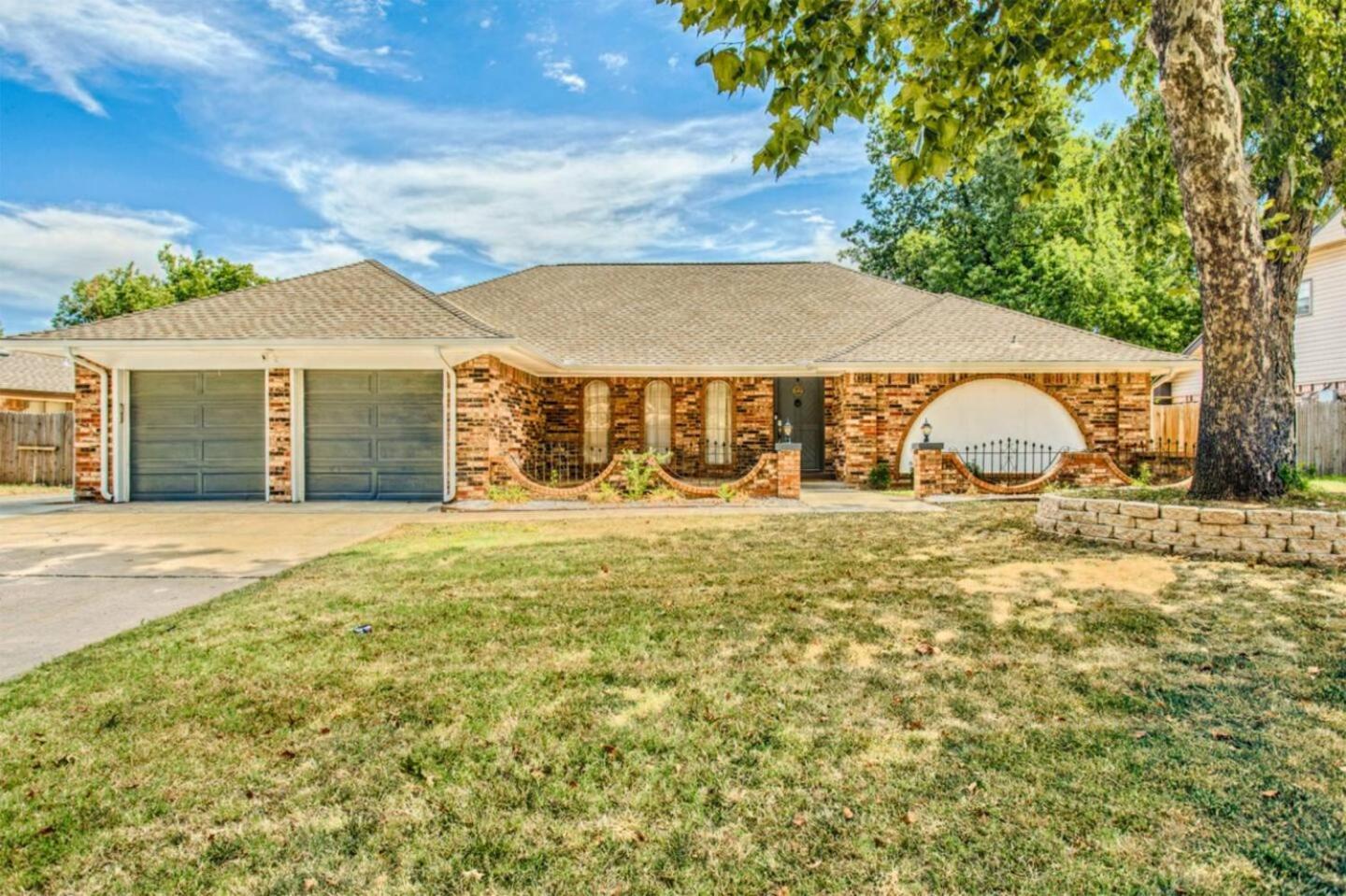 New Hummingbird Haven - Nw Okc, Billiards, Firepit Villa Oklahoma City Eksteriør bilde